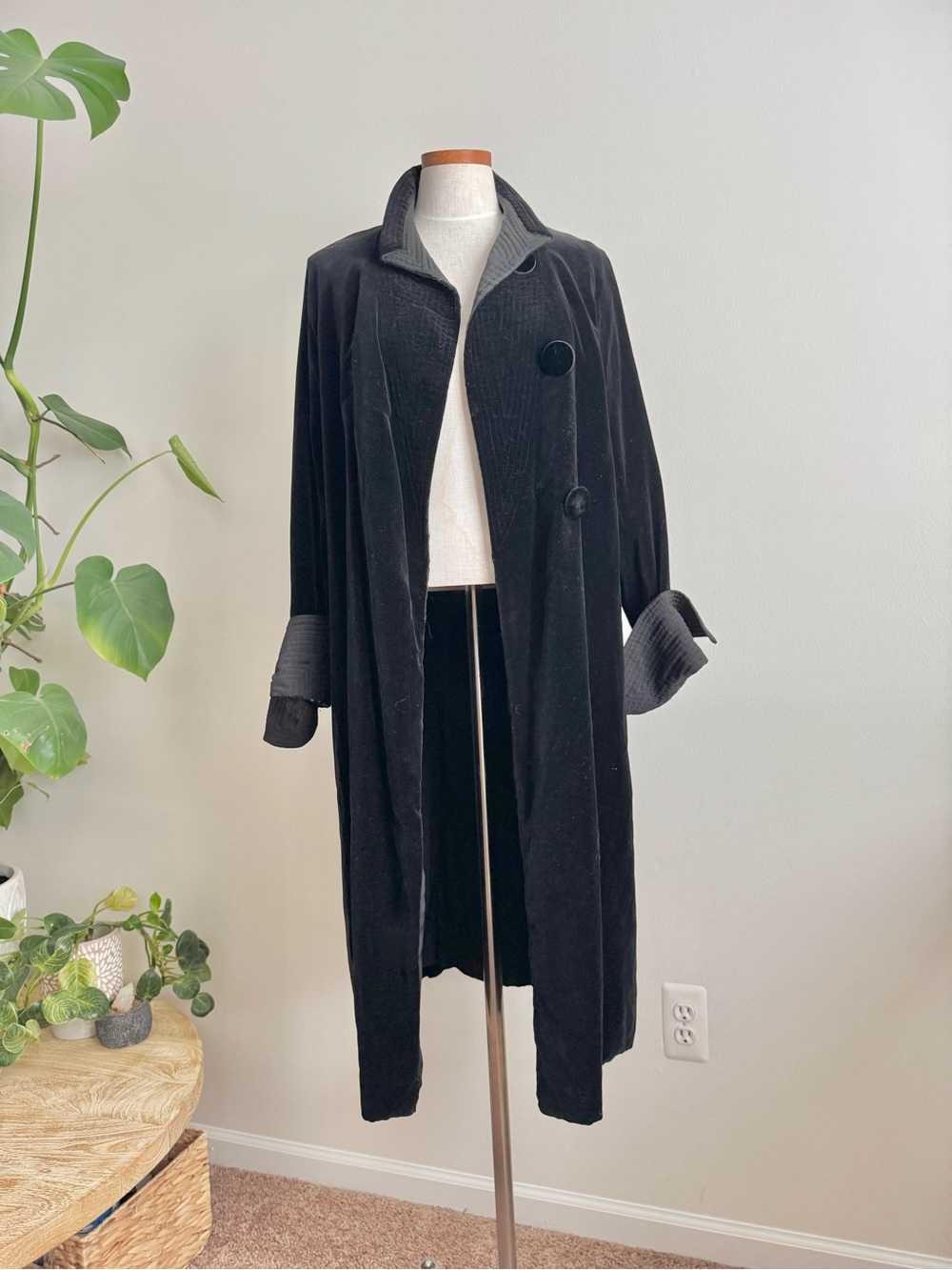 Antique Women's Black Velvet Coat Small / Medium Edwardian Victorian 20s button